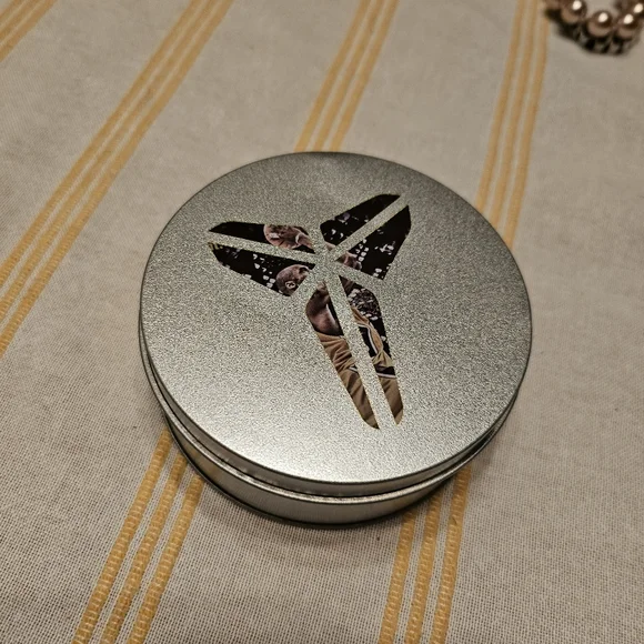 Kobe Bryant Bracelet Set - Picture 2 of 3